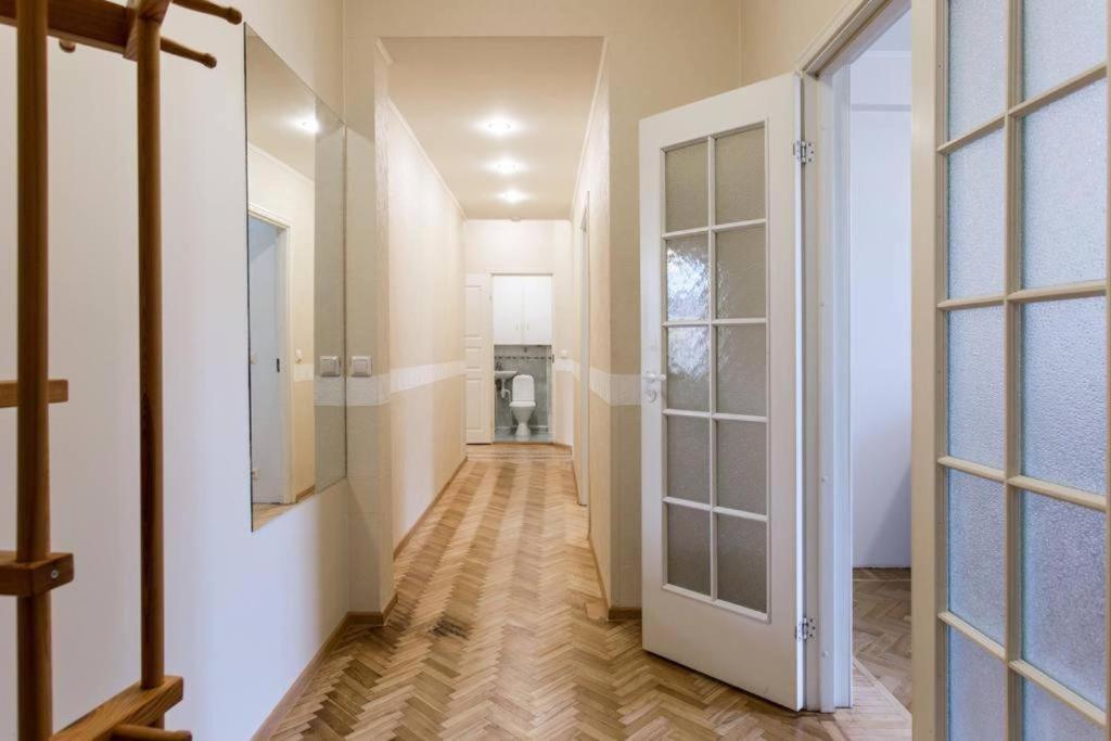 Bright Apartment Near Bus Statioon 塔林 外观 照片